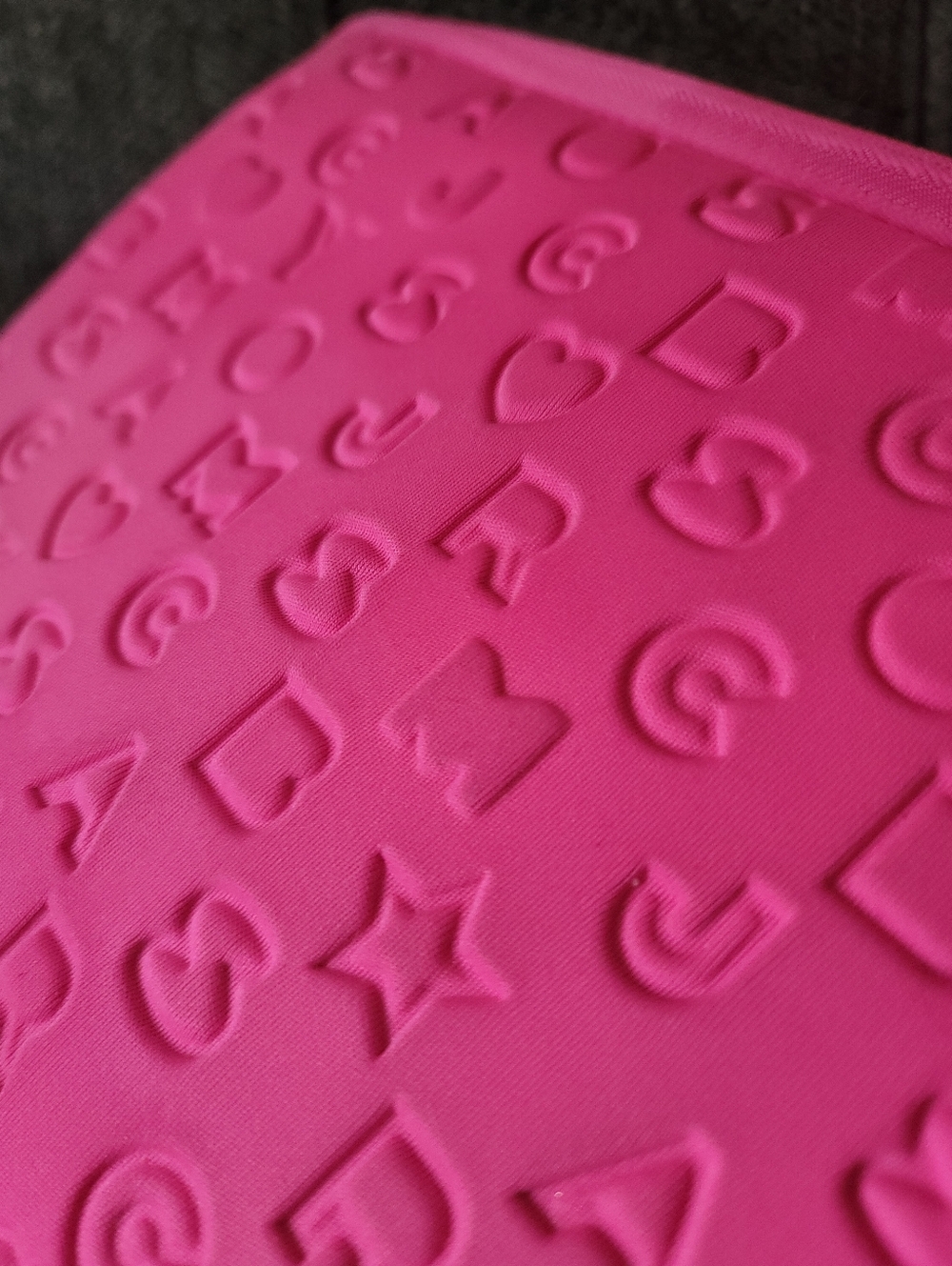 Marc Jacobs Dreamy Logo Knockout Pink Padded Laptop / Tablet Sleeve Case - Picture 12 of 13